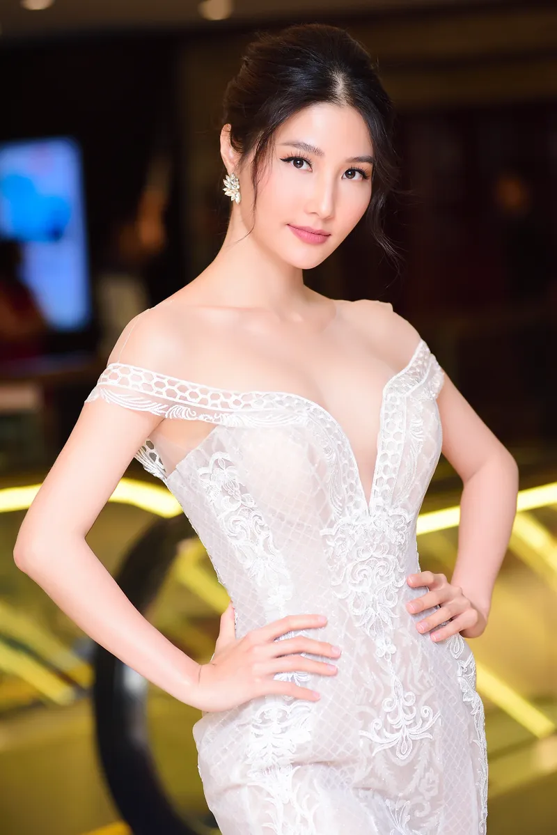 Diễm My 9x và vẻ đẹp nổi bật Diễm My 9x và vẻ đẹp nổi bật