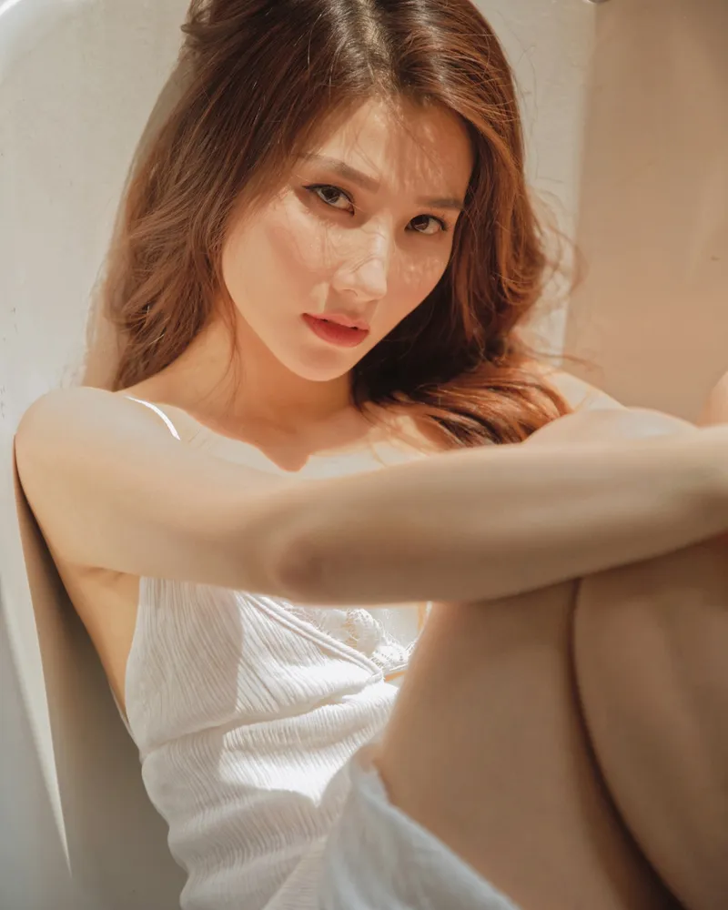 Gương mặt thanh tú của Diễm My 9x Gương mặt thanh tú của Diễm My 9x