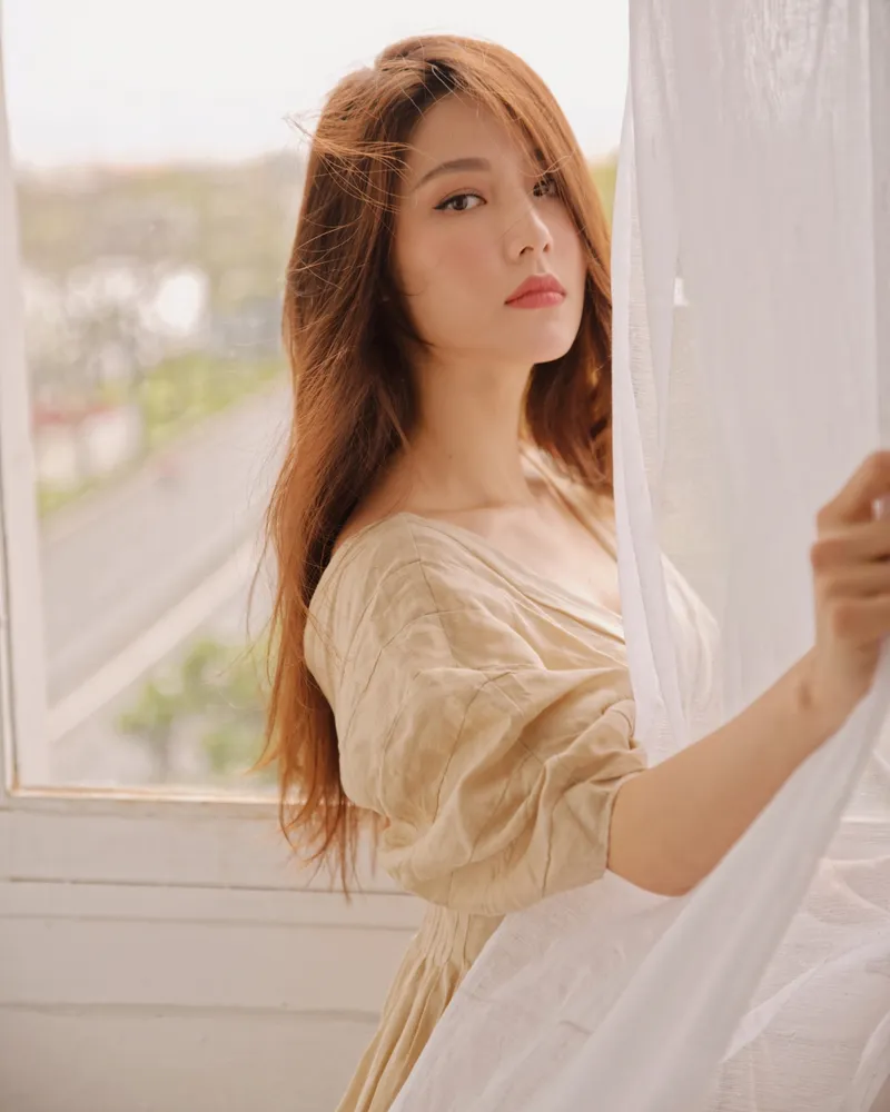 Ánh mắt cuốn hút của Diễm My 9x Ánh mắt cuốn hút của Diễm My 9x