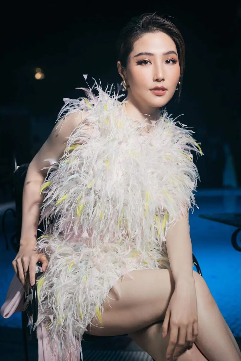 Gương mặt tươi sáng của Diễm My 9x Gương mặt tươi sáng của Diễm My 9x
