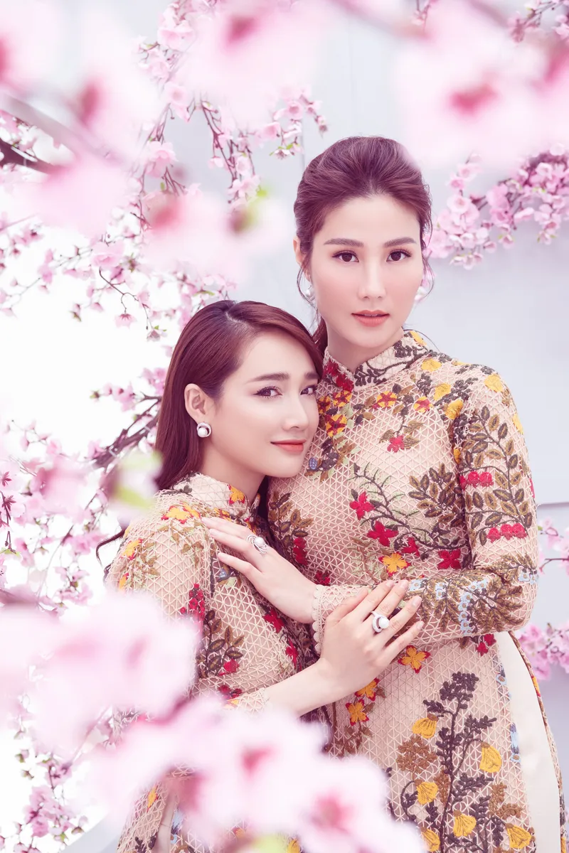 Diễn viên Diễm My 9x và nụ cười rạng rỡ Diễn viên Diễm My 9x và nụ cười rạng rỡ