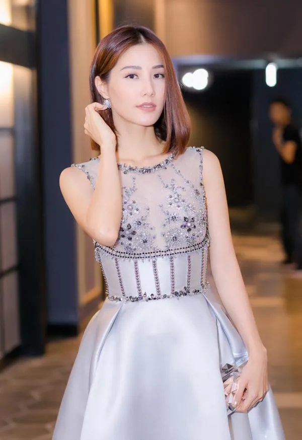 Góc nghiêng của Diễm My 9x Góc nghiêng của Diễm My 9x
