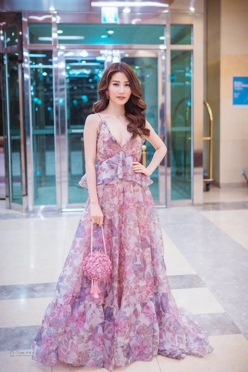 Diễm My 9x trong ánh sáng tự nhiên Diễm My 9x trong ánh sáng tự nhiên