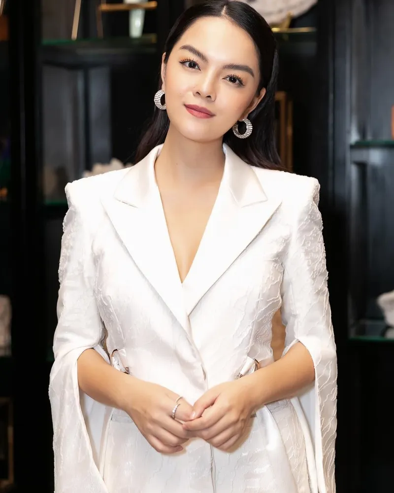 Bức ảnh chân thật của Phạm Quỳnh Anh Bức ảnh chân thật của Phạm Quỳnh Anh