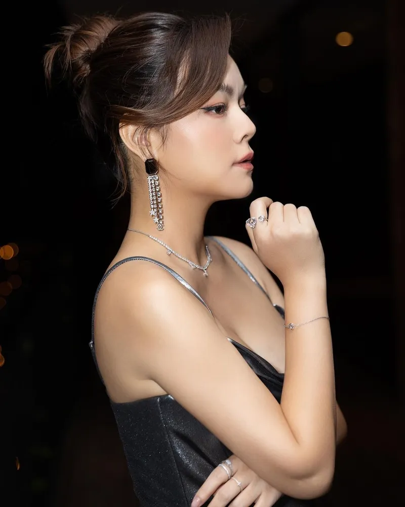 Khoảnh khắc hạnh phúc của Phạm Quỳnh Anh Khoảnh khắc hạnh phúc của Phạm Quỳnh Anh