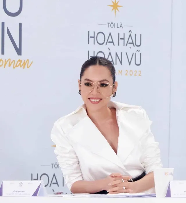 Á hậu Hoàng My với nụ cười duyên dáng