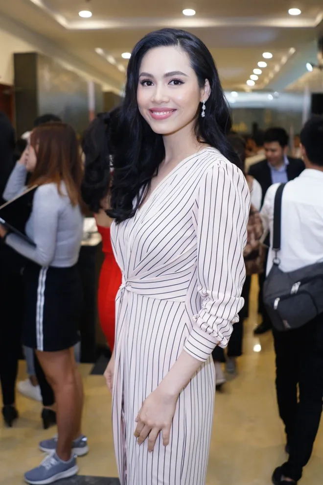 Á hậu Hoàng My với góc nhìn sắc sảo