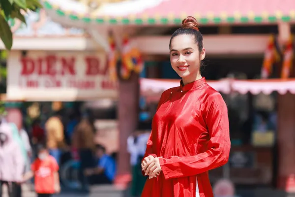 Á hậu Hoàng My với biểu cảm tươi tắn