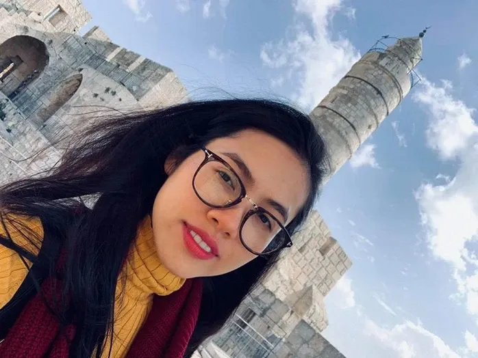 Á hậu Hoàng My trong ánh sáng tự nhiên