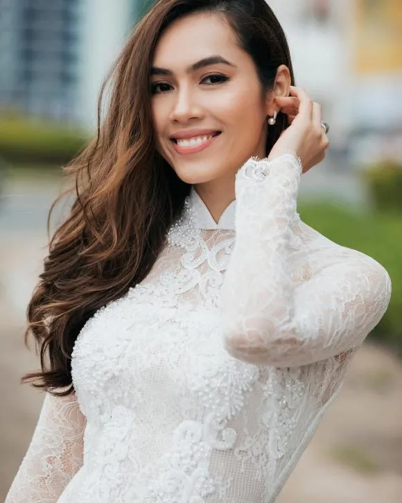 Á hậu Hoàng My với nụ cười rạng rỡ