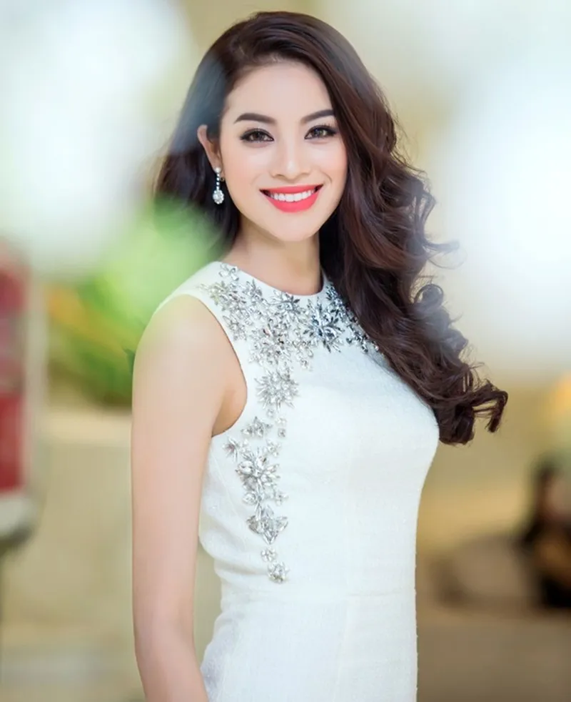 Vẻ đẹp gần gũi của hoa hậu Phạm Hương Vẻ đẹp gần gũi của hoa hậu Phạm Hương