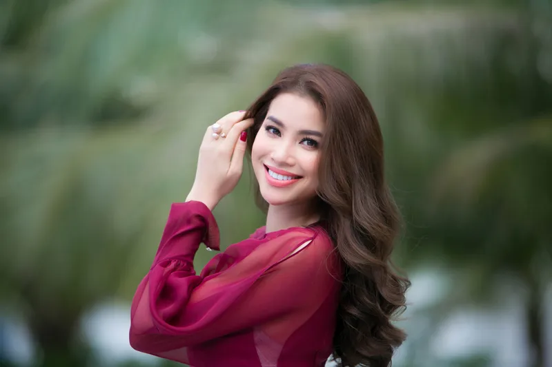 Hoa hậu Phạm Hương trong không gian nhẹ nhàng Hoa hậu Phạm Hương trong không gian nhẹ nhàng