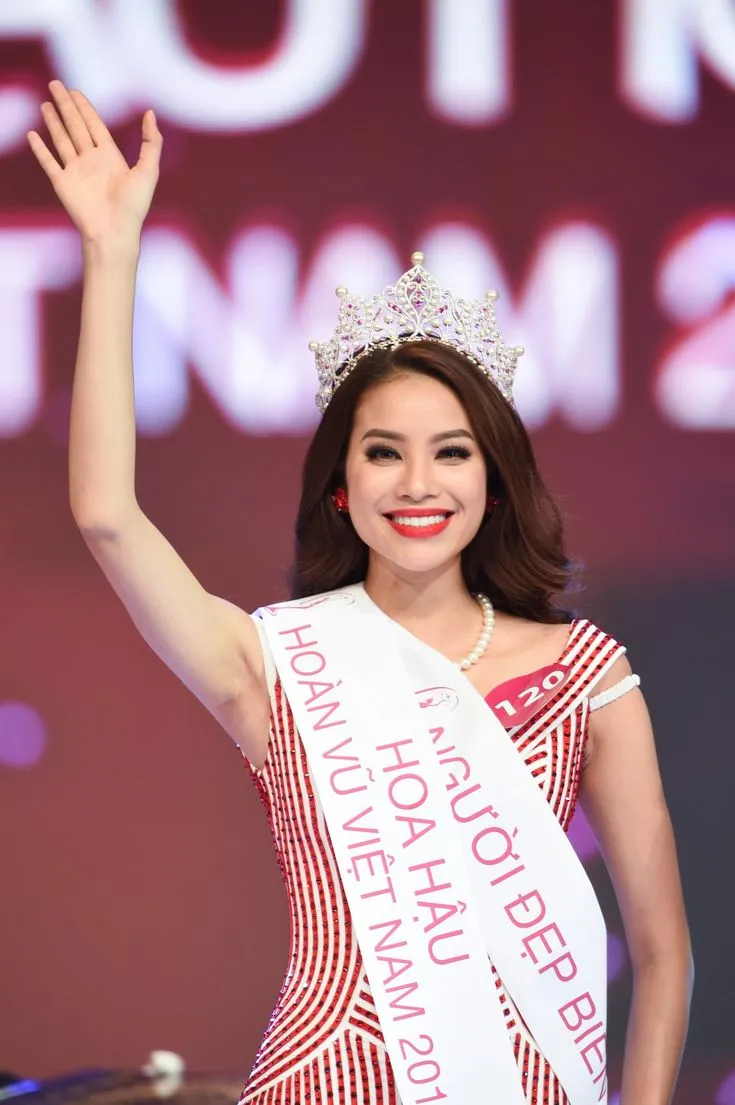 Hoa hậu Phạm Hương trong khoảnh khắc tươi trẻ Hoa hậu Phạm Hương trong khoảnh khắc tươi trẻ