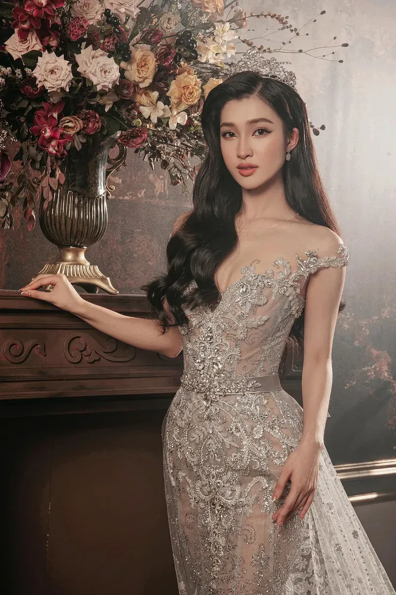 Sự tự tin của Á hậu Phương Nhi trong từng nét mặt Sự tự tin của Á hậu Phương Nhi trong từng nét mặt