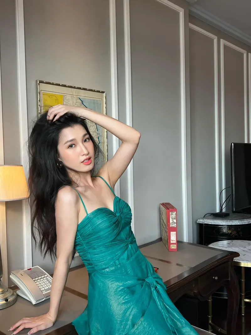 Á hậu Phương Nhi với góc chụp tự nhiên Á hậu Phương Nhi với góc chụp tự nhiên