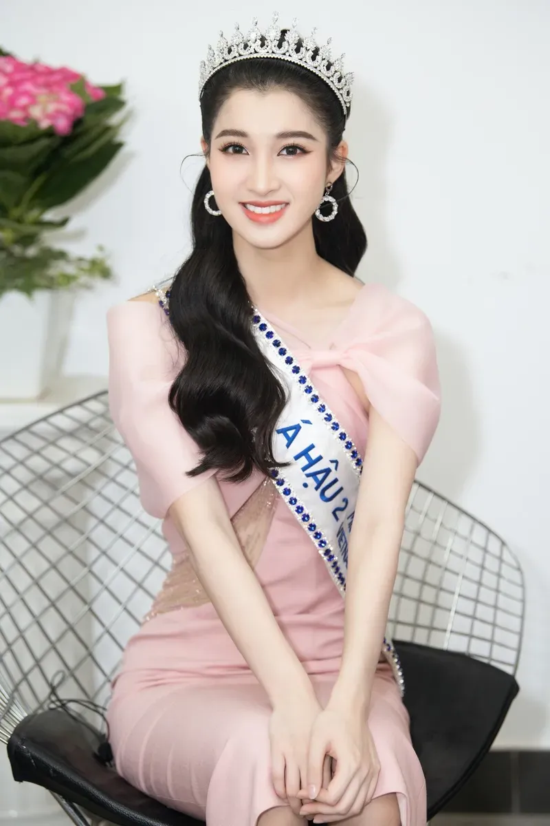 Phương Nhi tỏa sáng trong ánh mắt tự tin Phương Nhi tỏa sáng trong ánh mắt tự tin