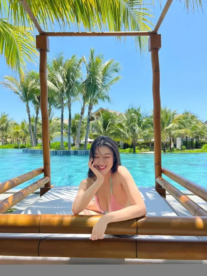 Gương mặt khả ái của Á hậu Phương Nhi Gương mặt khả ái của Á hậu Phương Nhi