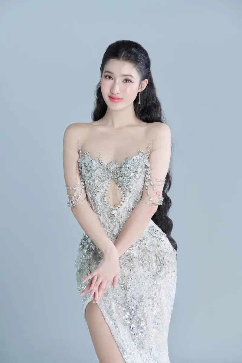Vẻ đẹp hiện đại của Á hậu Phương Nhi Vẻ đẹp hiện đại của Á hậu Phương Nhi