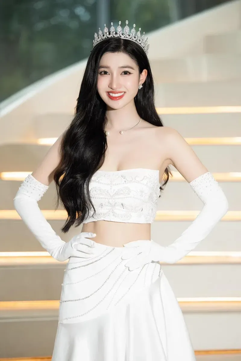 Gương mặt tràn đầy sức sống của Á hậu Phương Nhi Gương mặt tràn đầy sức sống của Á hậu Phương Nhi