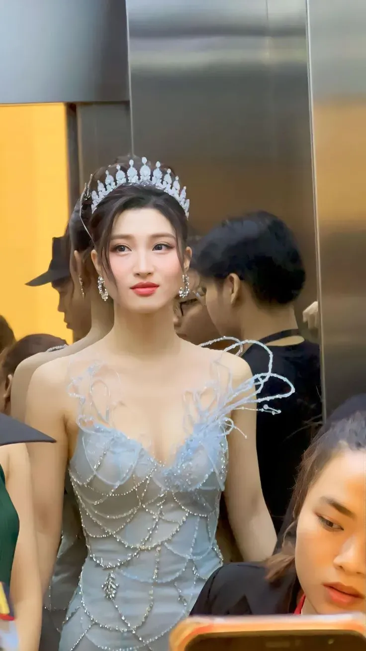 Á hậu Phương Nhi với vẻ đẹp tự nhiên, tinh khôi Á hậu Phương Nhi với vẻ đẹp tự nhiên, tinh khôi