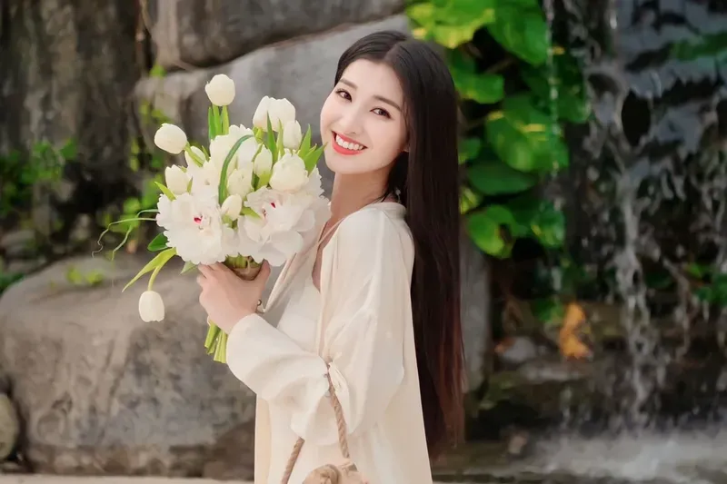 Phương Nhi với nét dịu dàng đầy nữ tính Phương Nhi với nét dịu dàng đầy nữ tính