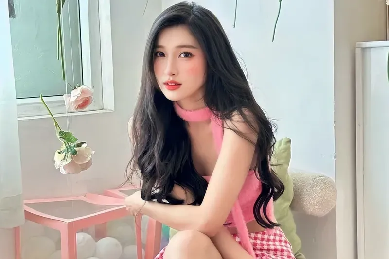 Đôi mắt sắc sảo của Á hậu Phương Nhi Đôi mắt sắc sảo của Á hậu Phương Nhi