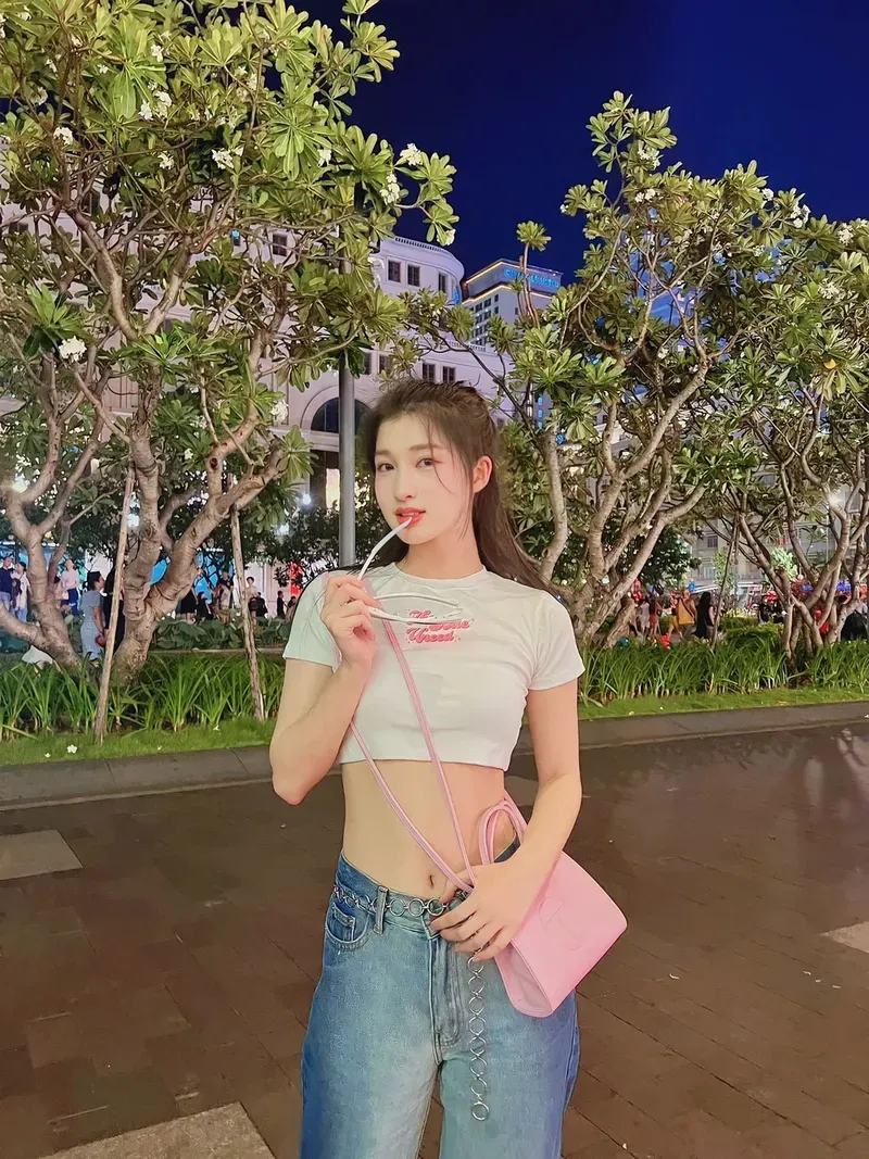 Á hậu Phương Nhi với nụ cười rạng rỡ Á hậu Phương Nhi với nụ cười rạng rỡ