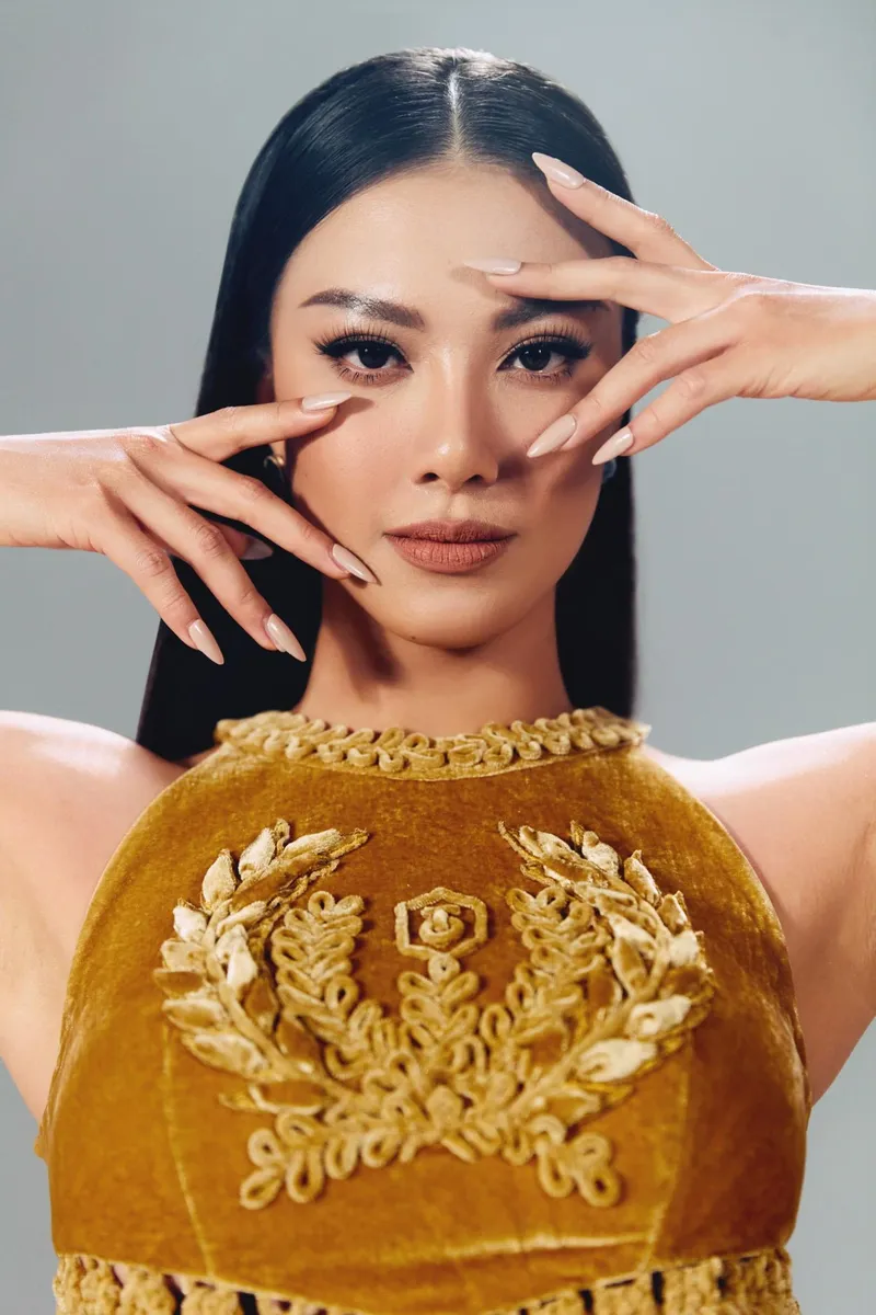 Ngắm nhìn bộ ảnh kim duyên độc đáo từ mọi góc độ Ngắm nhìn bộ ảnh kim duyên độc đáo từ mọi góc độ