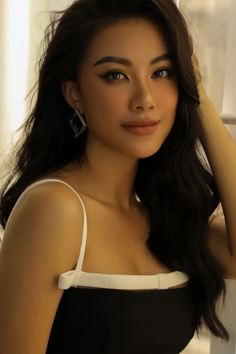 Vẻ đẹp hoàn mỹ của Kim Duyên nổi bật giữa thiên nhiên Vẻ đẹp hoàn mỹ của Kim Duyên nổi bật giữa thiên nhiên