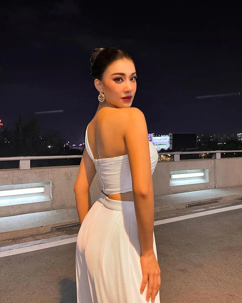 Hình đẹp Kim Duyên thu hút mọi ánh nhìn Hình đẹp Kim Duyên thu hút mọi ánh nhìn