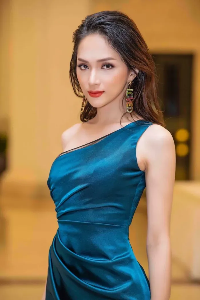 Hoa hậu Hương Giang với vẻ đẹp thanh thoát Hoa hậu Hương Giang với vẻ đẹp thanh thoát