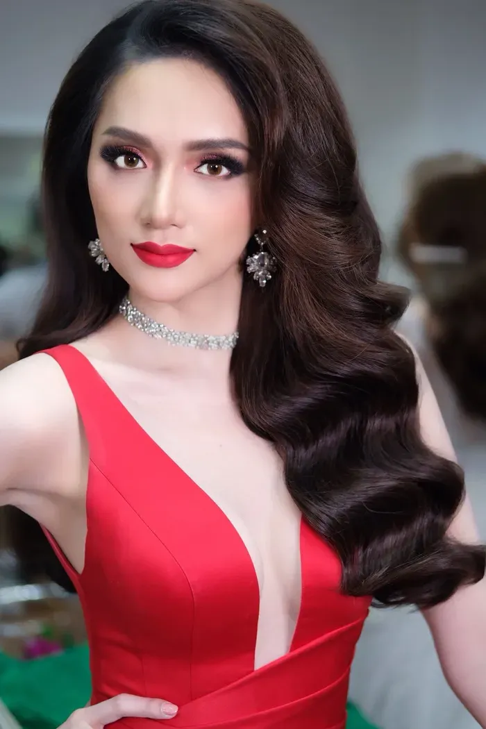 Hoa hậu Hương Giang rạng ngời với vẻ đẹp tự nhiên Hoa hậu Hương Giang rạng ngời với vẻ đẹp tự nhiên
