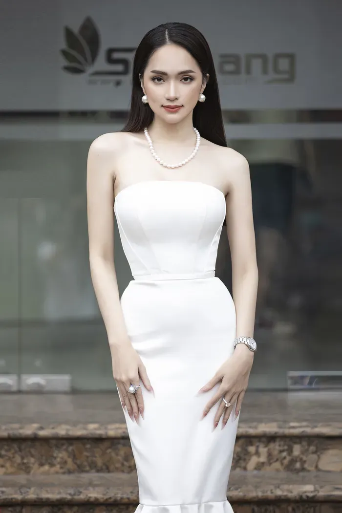 Hoa hậu Hương Giang rạng ngời với nét đẹp nhẹ nhàng Hoa hậu Hương Giang rạng ngời với nét đẹp nhẹ nhàng
