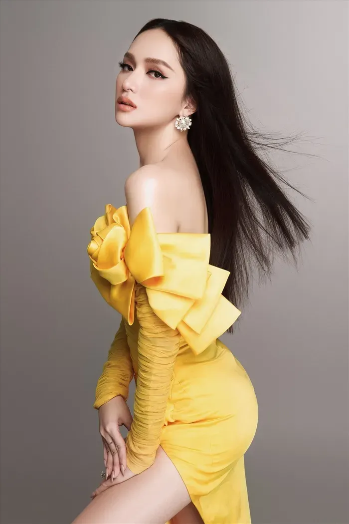 Hoa hậu Hương Giang tươi tắn với nụ cười rạng rỡ Hoa hậu Hương Giang tươi tắn với nụ cười rạng rỡ