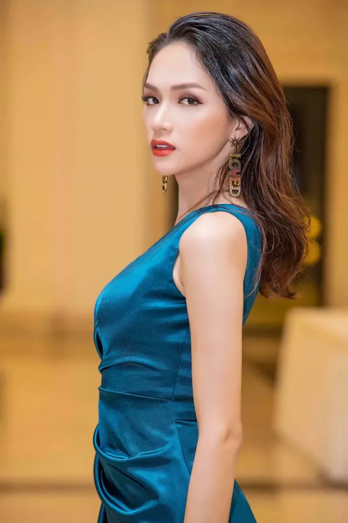 Nét duyên dáng của hoa hậu Hương Giang Nét duyên dáng của hoa hậu Hương Giang