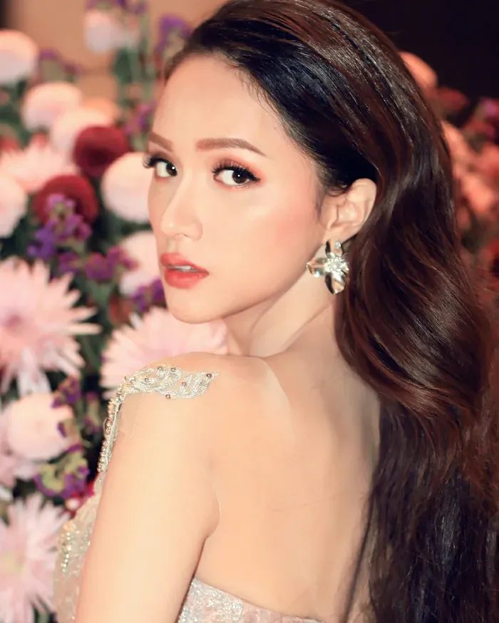 Gương mặt sắc sảo của hoa hậu Hương Giang Gương mặt sắc sảo của hoa hậu Hương Giang