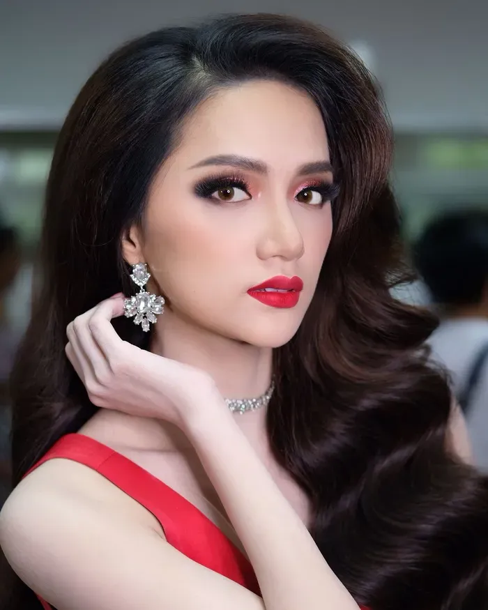 Hoa hậu Hương Giang với gương mặt sắc nét Hoa hậu Hương Giang với gương mặt sắc nét