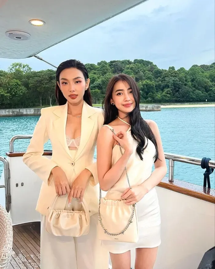 Hoa hậu Nguyễn Thúc Thùy Tiên trong không gian sang trọng Hoa hậu Nguyễn Thúc Thùy Tiên trong không gian sang trọng