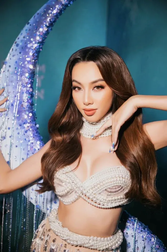 Hình ảnh gần của hoa hậu Nguyễn Thúc Thùy Tiên Hình ảnh gần của hoa hậu Nguyễn Thúc Thùy Tiên