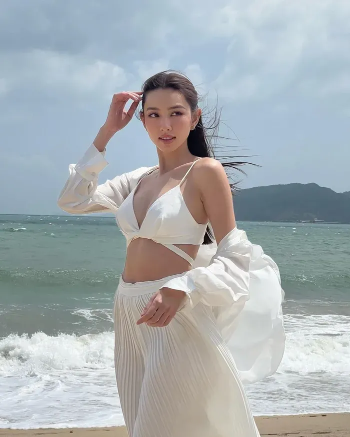 Hoa hậu Nguyễn Thúc Thùy Tiên đầy tự tin Hoa hậu Nguyễn Thúc Thùy Tiên đầy tự tin