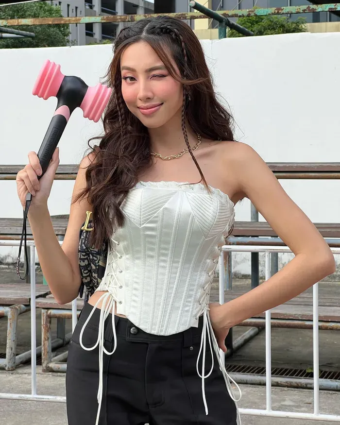 Gương mặt rạng ngời của hoa hậu Nguyễn Thúc Thùy Tiên Gương mặt rạng ngời của hoa hậu Nguyễn Thúc Thùy Tiên
