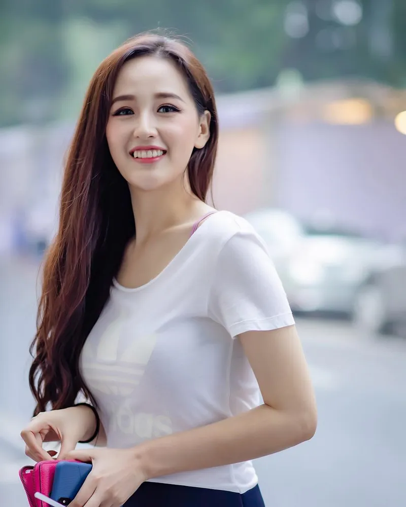 Mai Phương Thúy với vai trò biểu tượng sắc đẹp Việt Nam Mai Phương Thúy với vai trò biểu tượng sắc đẹp Việt Nam