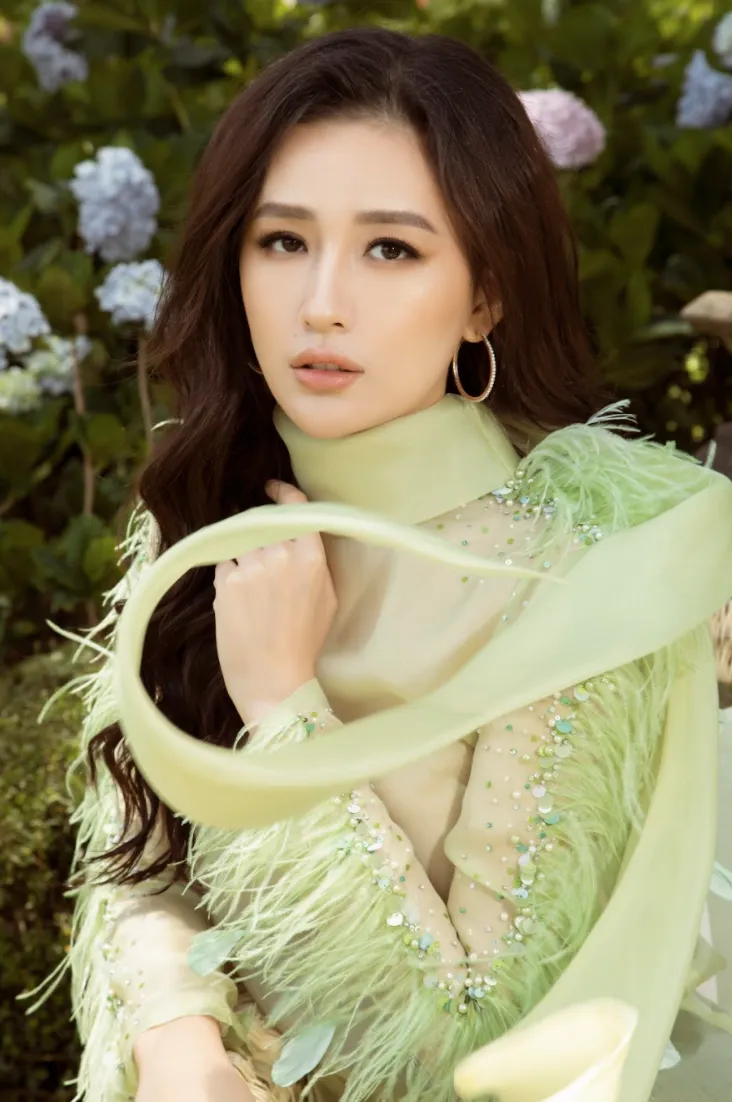 Hình ảnh Mai Phương Thúy với chương trình giúp đỡ trẻ em Hình ảnh Mai Phương Thúy với chương trình giúp đỡ trẻ em
