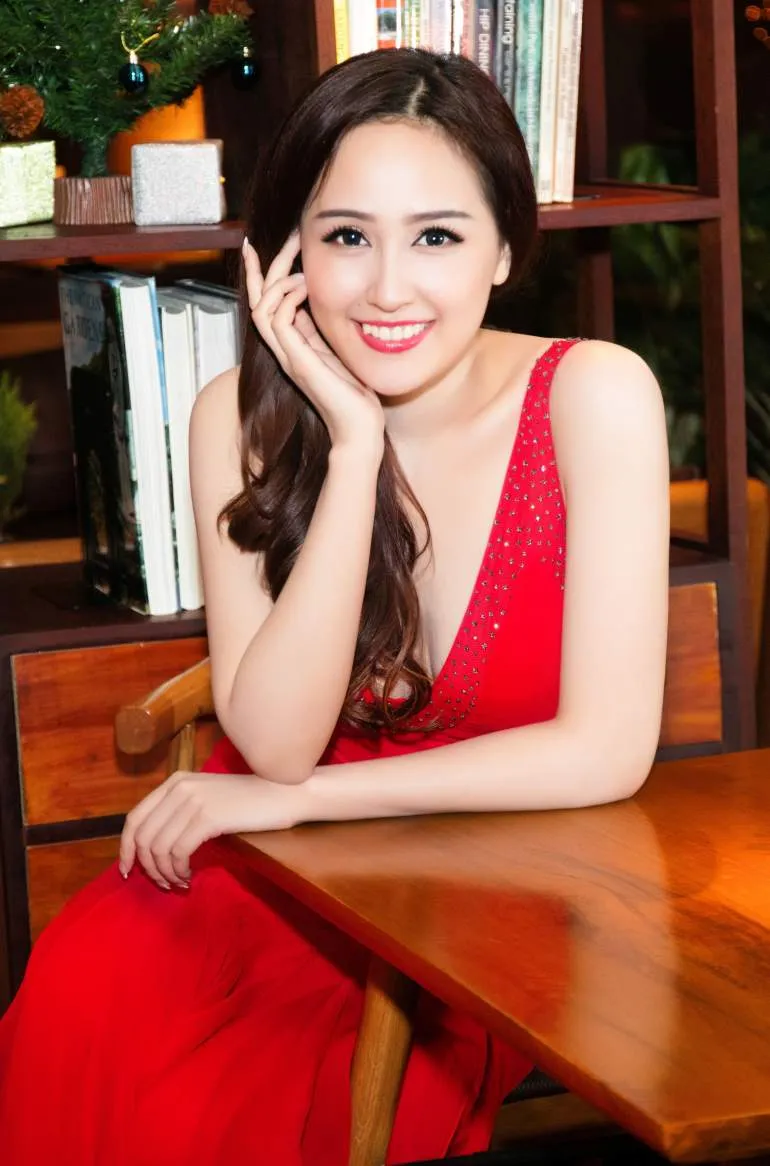 Mai Phương Thúy trong buổi gặp gỡ giao lưu văn hóa Mai Phương Thúy trong buổi gặp gỡ giao lưu văn hóa