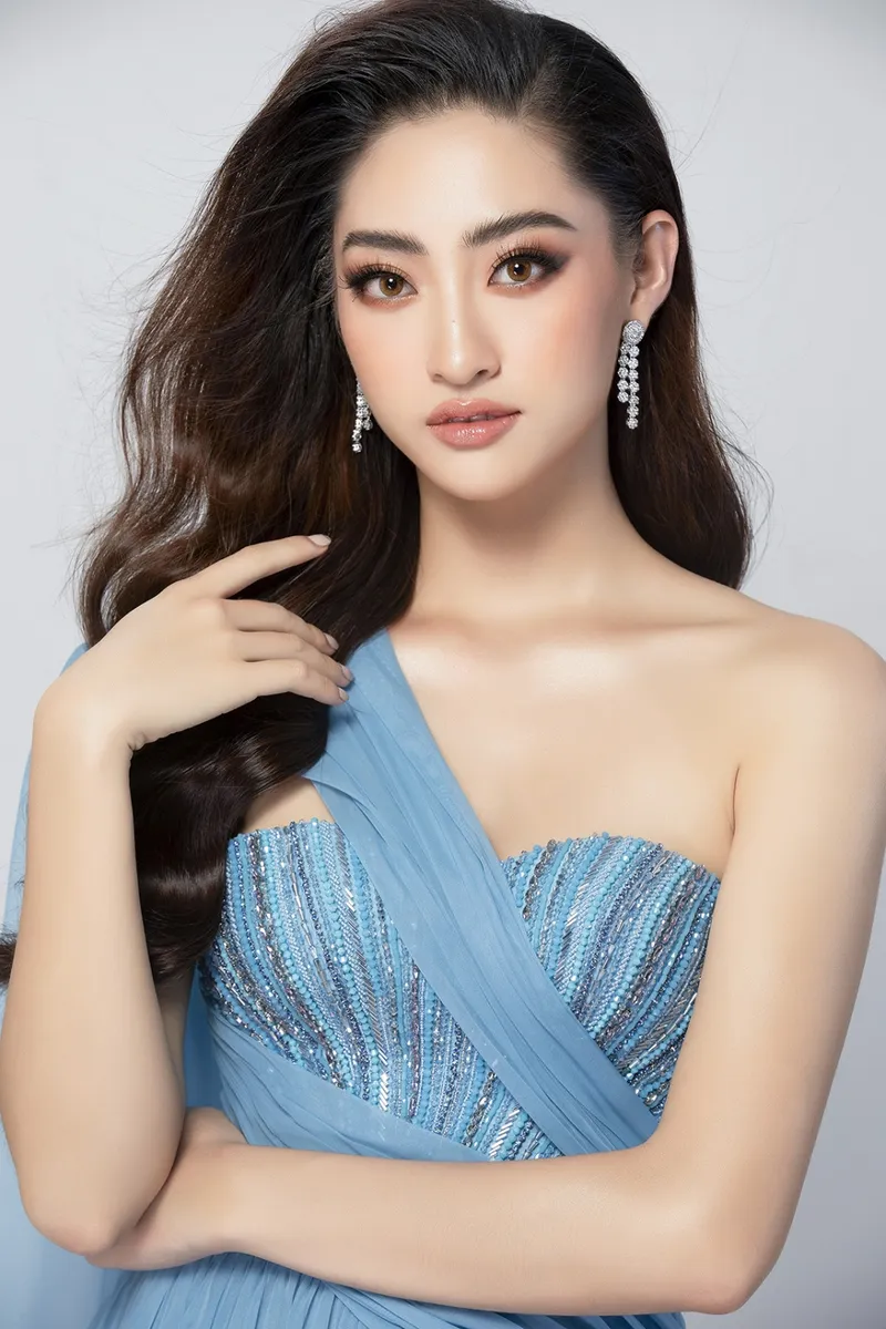 Ảnh Lương Thùy Linh trong bộ trang phục truyền thống Ảnh Lương Thùy Linh trong bộ trang phục truyền thống