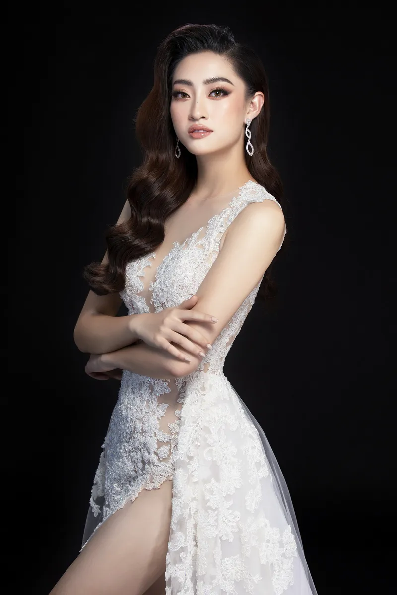Cận cảnh nét đẹp mềm mại của Lương Thùy Linh Cận cảnh nét đẹp mềm mại của Lương Thùy Linh