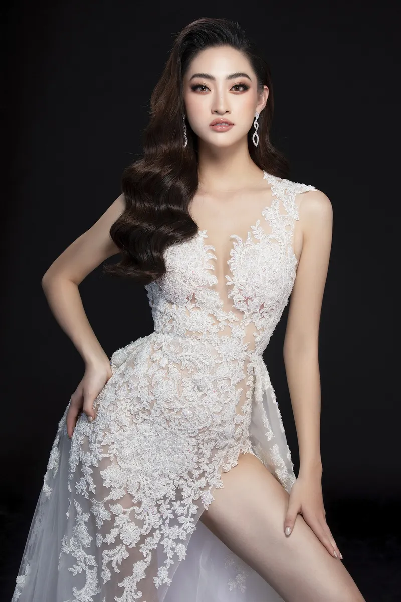 Nét đẹp của Lương Thùy Linh qua từng cử chỉ nhỏ Nét đẹp của Lương Thùy Linh qua từng cử chỉ nhỏ