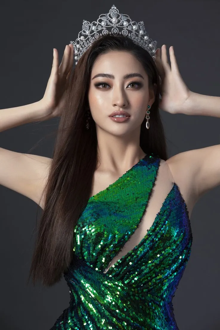 Hình đẹp Lương Thùy Linh với ánh nhìn mê hoặc Hình đẹp Lương Thùy Linh với ánh nhìn mê hoặc