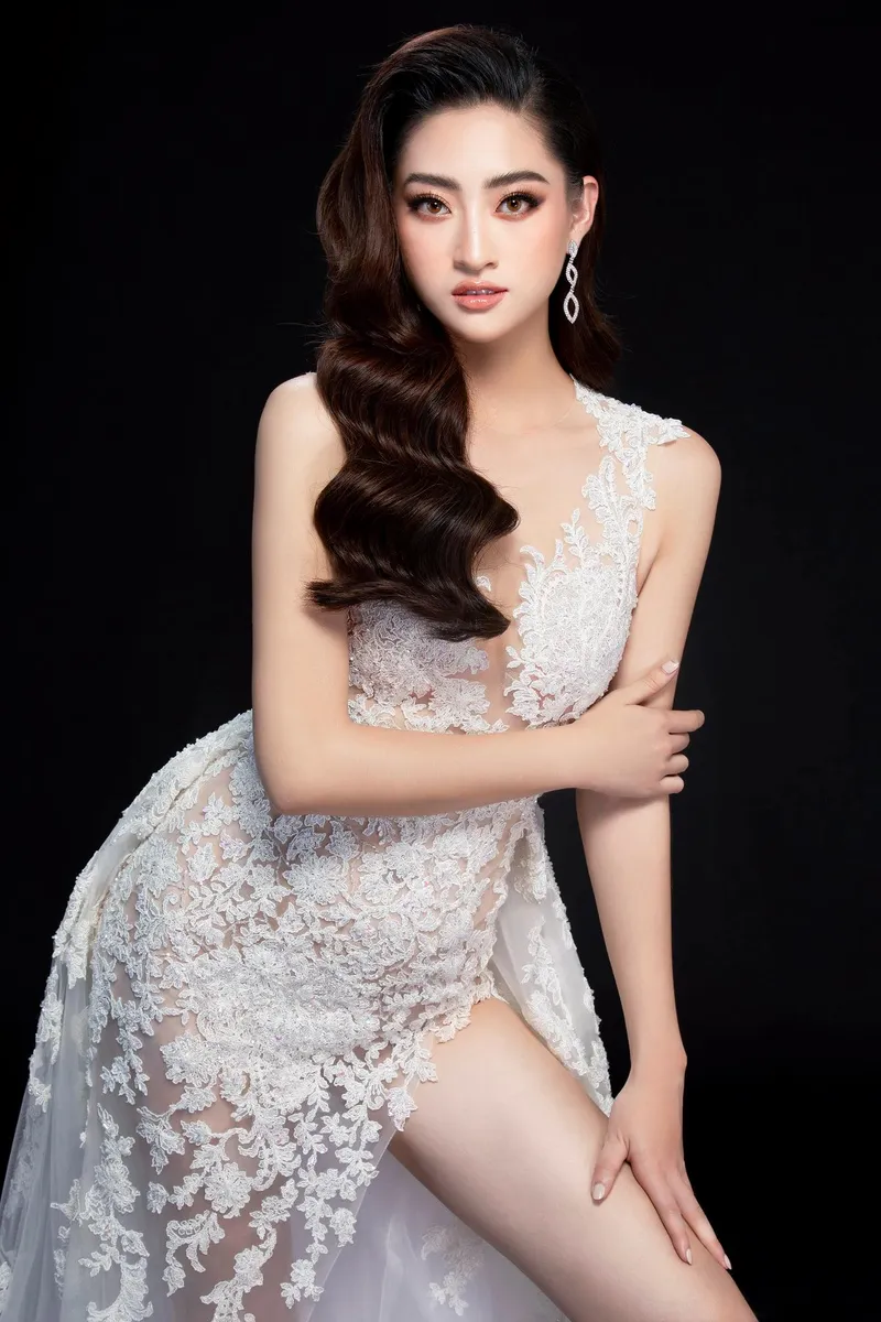 Nét duyên dáng của Lương Thùy Linh tỏa sáng qua ảnh Nét duyên dáng của Lương Thùy Linh tỏa sáng qua ảnh