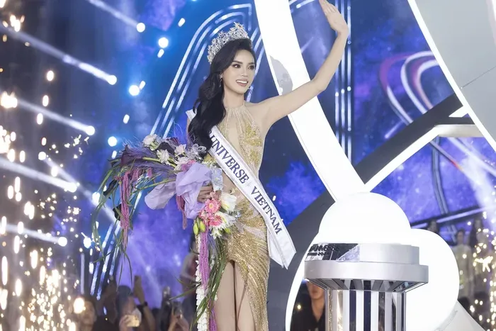 Nụ cười duyên dáng của Nguyễn Cao Kỳ Duyên Nụ cười duyên dáng của Nguyễn Cao Kỳ Duyên